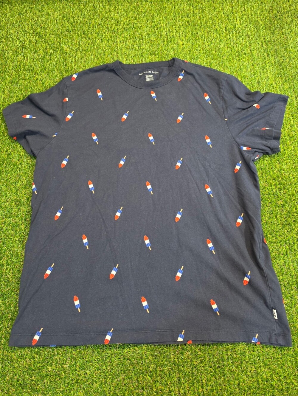 American Eagle Navy Blue T-Shirt with Popsicle Print, Size L